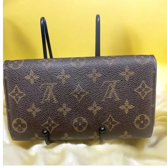 Louis Vuitton Wallet - Picture 4 of 9